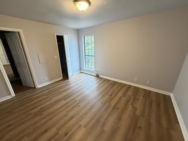 Building Photo - 1102 Falling Tree Ct