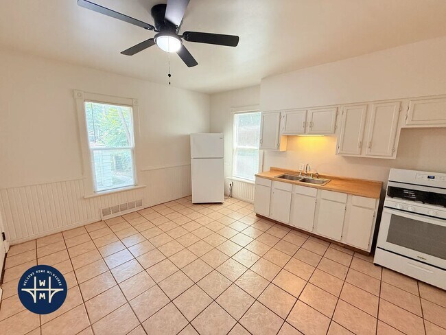 Building Photo - 1140 N 50th Pl
