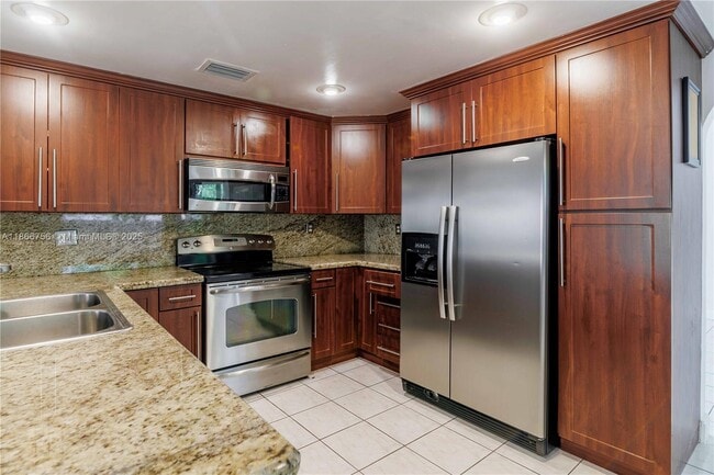 Building Photo - 4670 SW 154th Pl