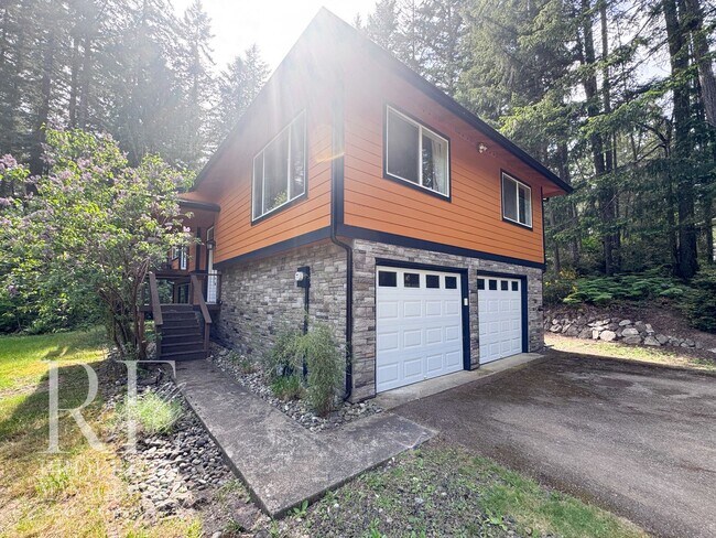 Building Photo - Bright & Spacious Split-Level Home with Gourmet Kitchen, Skylight & Expansive Yard