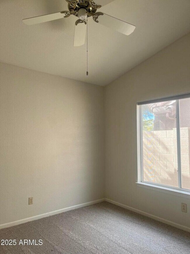 Building Photo - 9440 E Palm Tree Dr