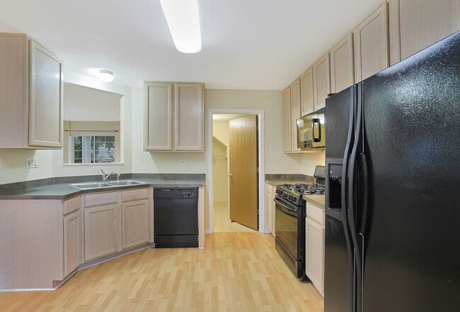 Building Photo - 3184 Impressions Dr