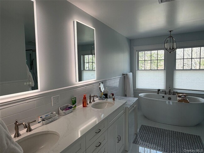 Building Photo - 27 Deer Path