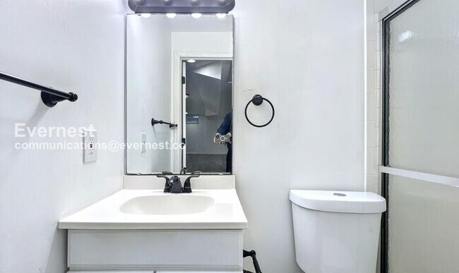 Building Photo - 928 SE 12 Terrace