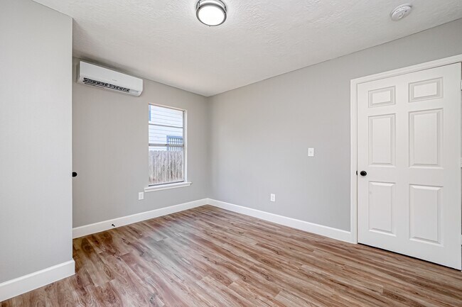 Building Photo - 6715 Victoria St