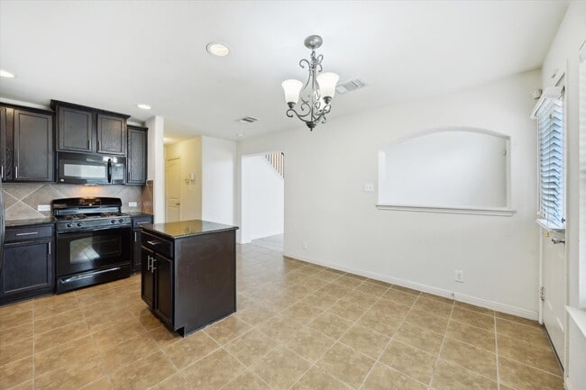 Building Photo - 2124 Nestlewood Dr