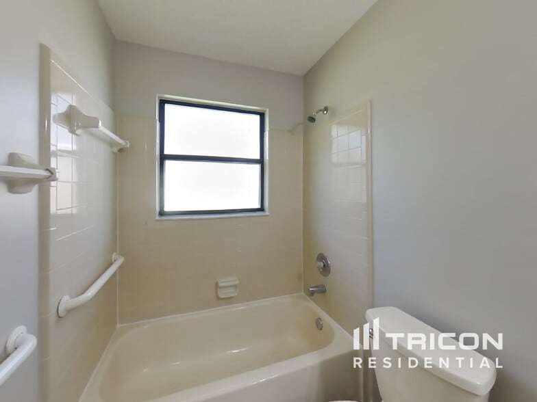 Building Photo - 955 Chalmet Ln
