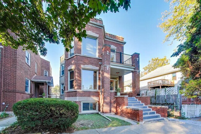 Building Photo - 1506 W Thome Ave