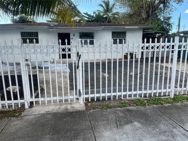 Building Photo - 15812 NW 39th Ct