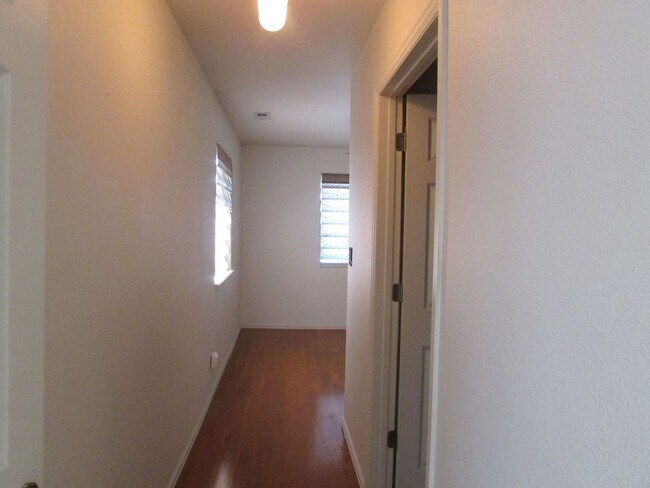 Building Photo - 2470 1/2 Brookwillow Loop