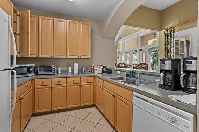 Building Photo - 4013 Venetian Bay Dr