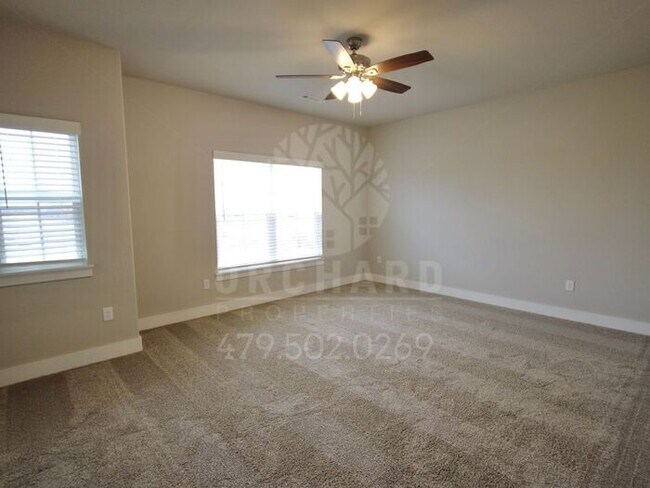 Building Photo - EP 6 | Townhome with Garage in Siloam Springs!