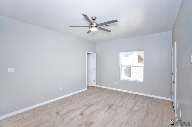 Building Photo - 643 S Orange Ave