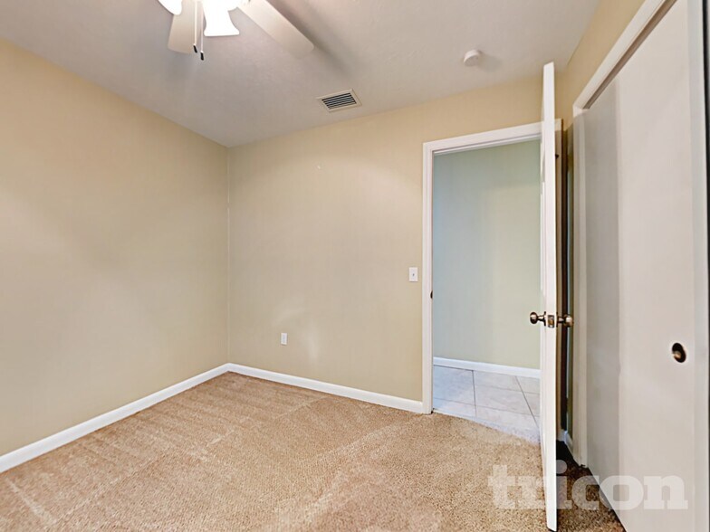 Building Photo - 1218 Windsor Cir