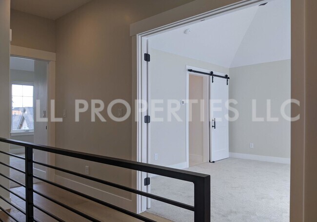 Building Photo - 8048 W 52nd Ln