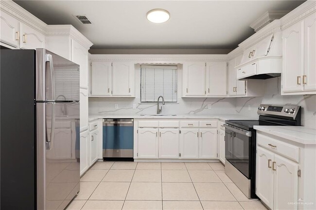 Building Photo - 13 Shasta Ave