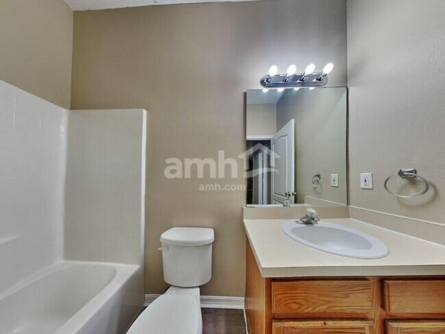 Building Photo - 4926 Waterside Pointe Cir
