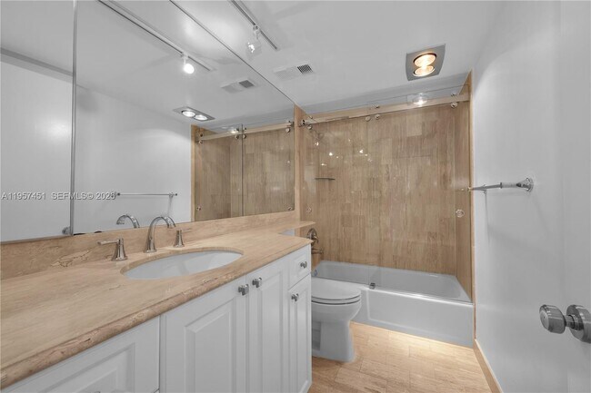 Building Photo - 2 Grove Isle Dr