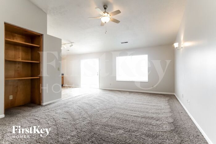 Building Photo - 2215 Rolling Oak Dr