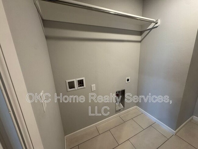 Building Photo - 928 Dusky Valley Ln