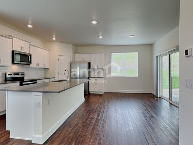 Building Photo - 15091 West 82nd Place