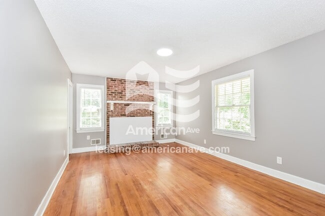 Building Photo - 2894 Elm St