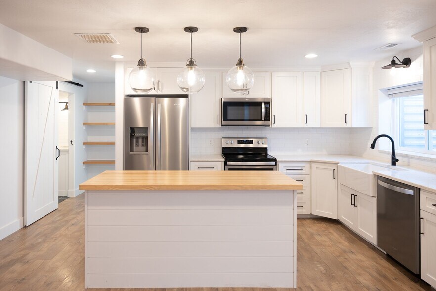 Building Photo - 154 S Quivira Ln