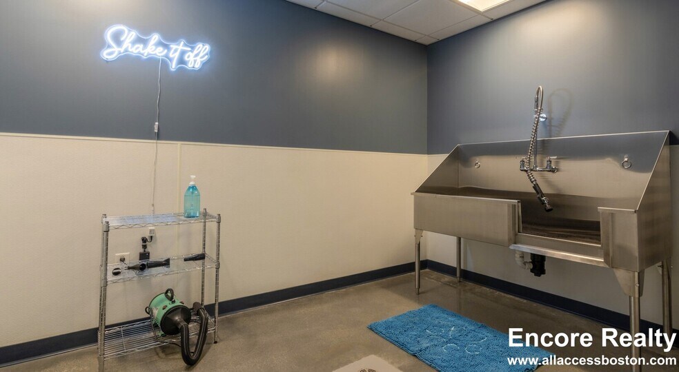 Building Photo - 1550 Soldiers Fld Rd