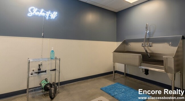 Building Photo - 1550 Soldiers Fld Rd