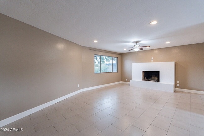 Building Photo - 1320 E Orchid Ln