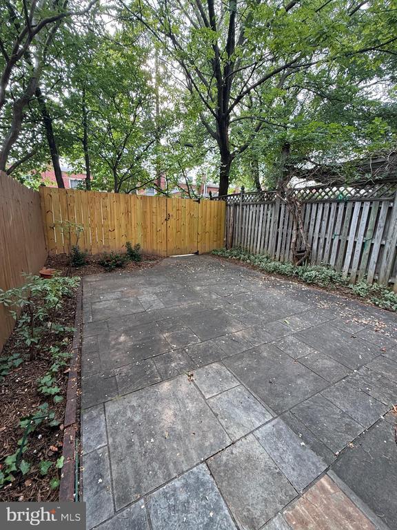 Building Photo - 2224 Observatory Pl NW