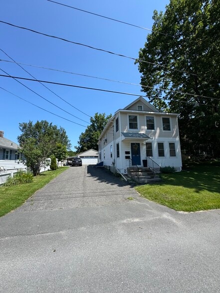 Building Photo - 30 Woodbine Ave