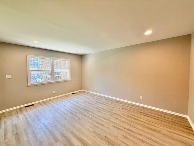 Building Photo - Johnson Street [2 UNITS]