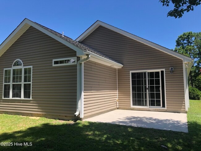 Building Photo - 135 Red Bird Ln