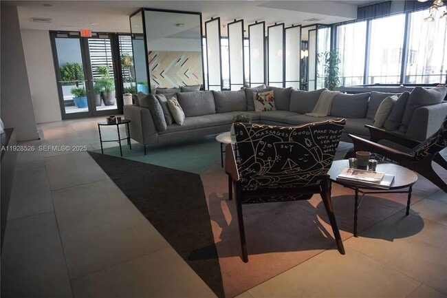 Building Photo - 121 NE 34th St