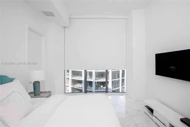 Building Photo - 2821 S Bayshore Dr