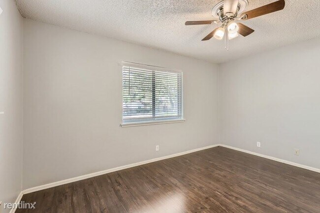 Building Photo - 4 br, 2 bath House - 5623 Lon Chaney Drive