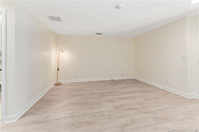 Building Photo - 10627 SW Cam Run