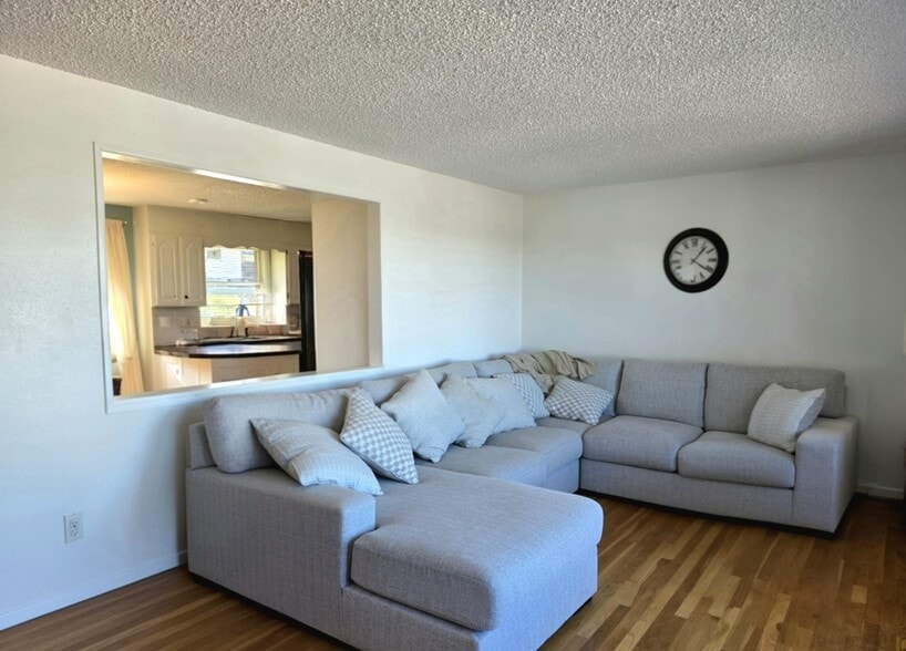 Living room with pass through - 1409 2nd West Hill Dr