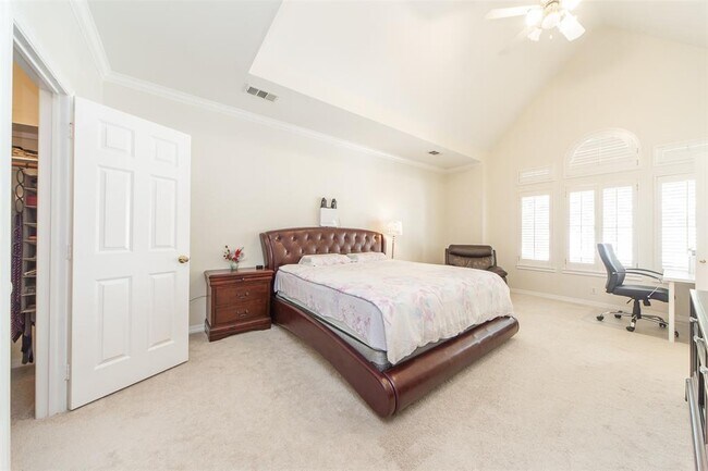 Building Photo - 5115 Fairmont St