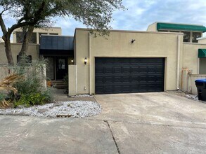 Building Photo - 3/2.5/2 with 2 Living Areas on Crossing Creeks Country Club