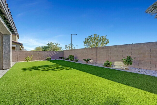 Building Photo - Gated community Located within the Valley Vista Master Plan. 4 Bed 3 Bath features and Open and i...