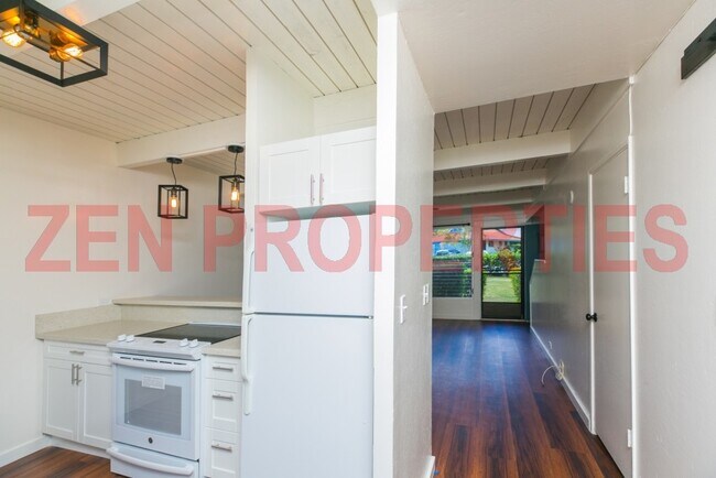Building Photo - 1379 Hunakai St
