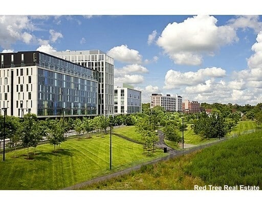 Building Photo - 2 Earhart St