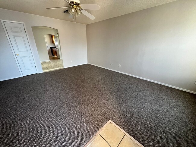 Building Photo - PRICED TO RENT QUICKLY !!