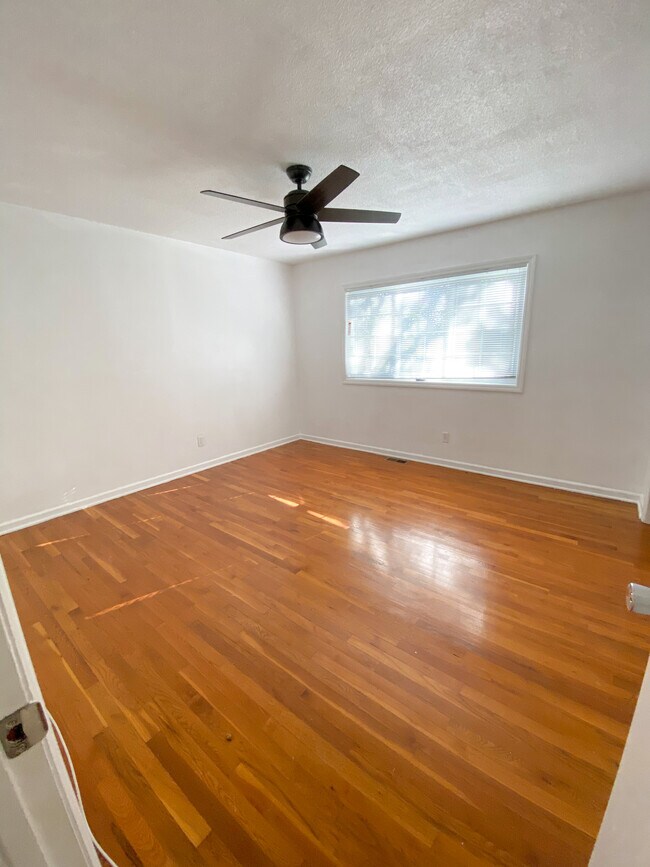 back bedroom - 506 N Greensboro St