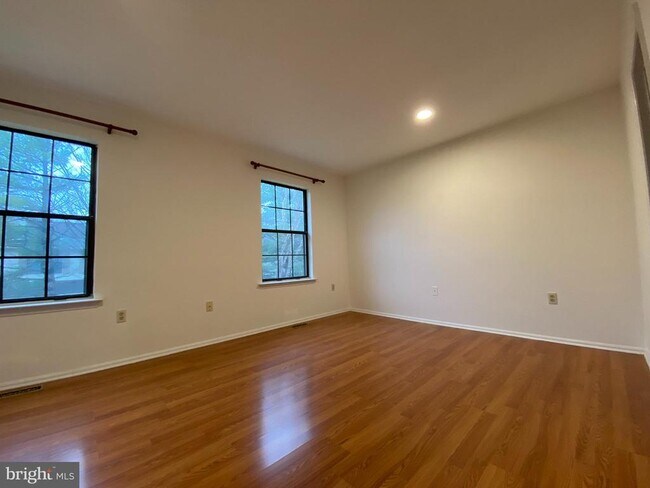 Building Photo - 6 Latta Ct