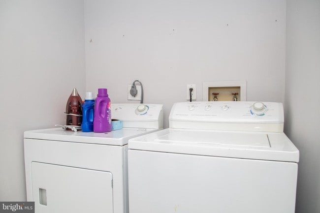 Building Photo - 828 Chanticleer