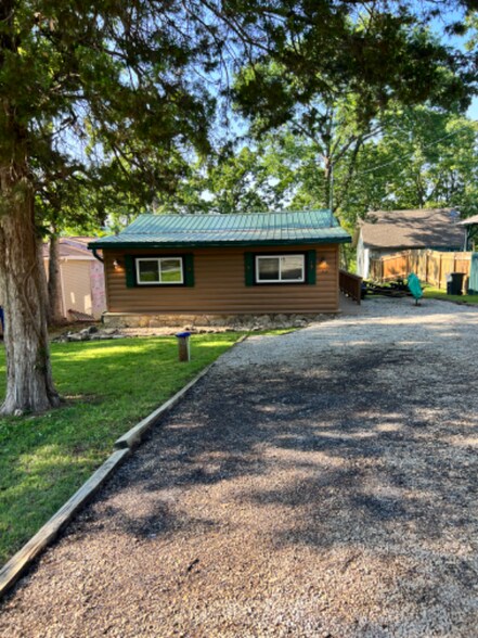 Building Photo - 1546 Hideaway Rd