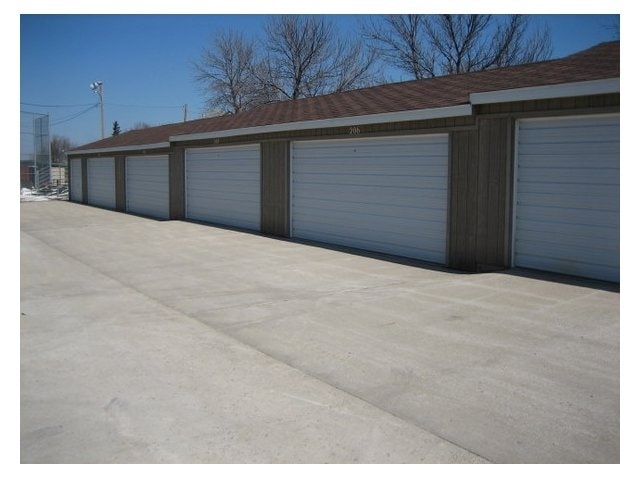 Garage - Ridgeview Manor